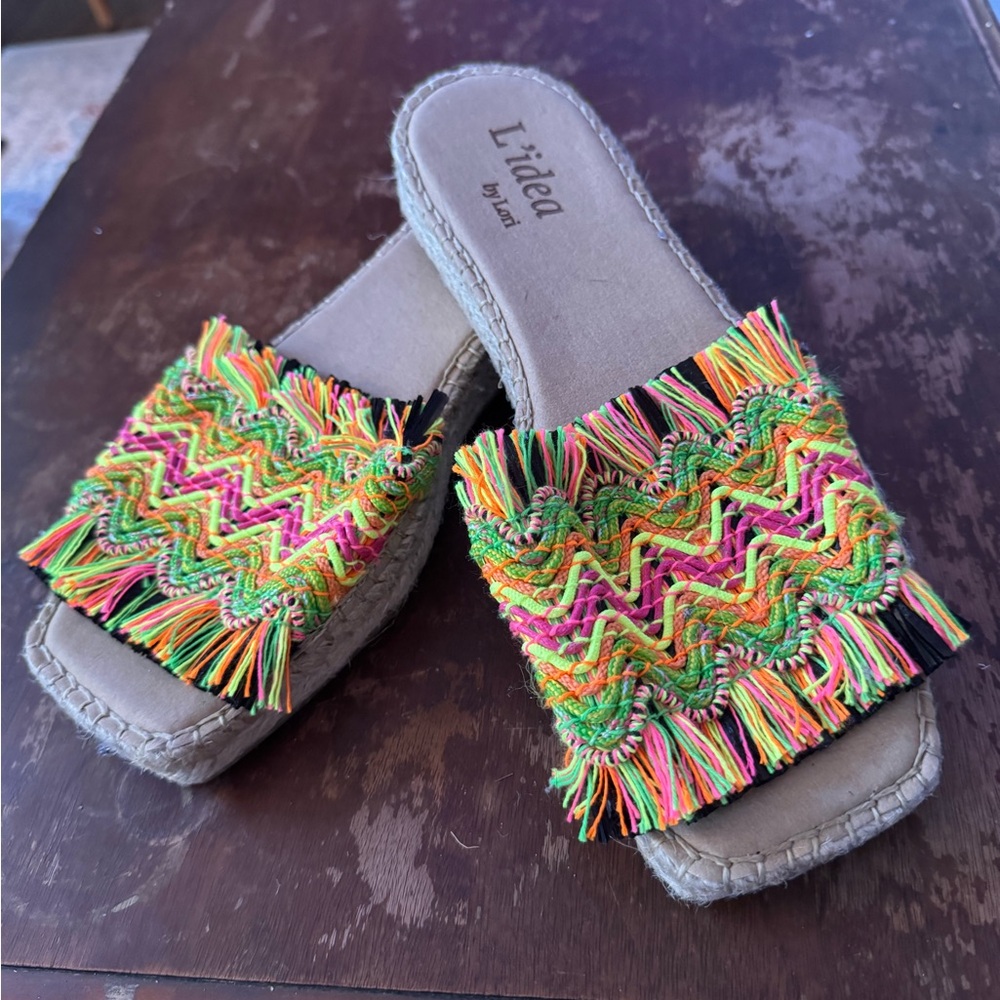 Size 39 L’idea by Lori colorful woven and rope slides with fringe